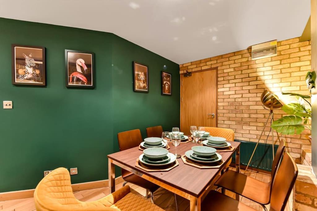 Spacious 2 Bed Urban Jungle Flat, Central Londýn Exteriér fotografie